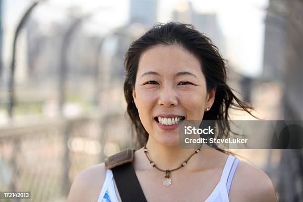 Foto de Grande Sorriso Ao Ar Livre e mais fotos de stock de 30 Anos - 30 Anos, Adulto, Adulto de idade mediana