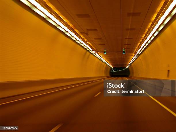 Conducción En Túnel Foto de stock y más banco de imágenes de Abstracto - Abstracto, Amarillo - Color, Autopista
