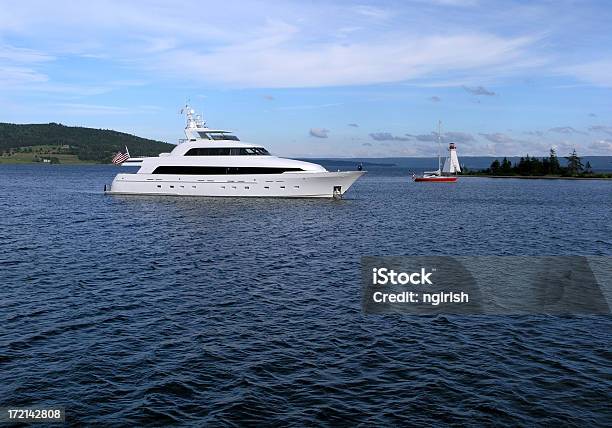 Yate De Lujo Foto de stock y más banco de imágenes de Agua - Agua, Crucero - Vacaciones, Deporte