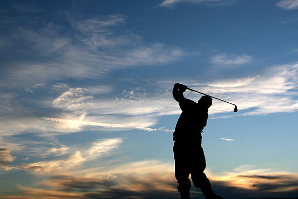 de golf - golf action silhouette balance fotografías e imágenes de stock