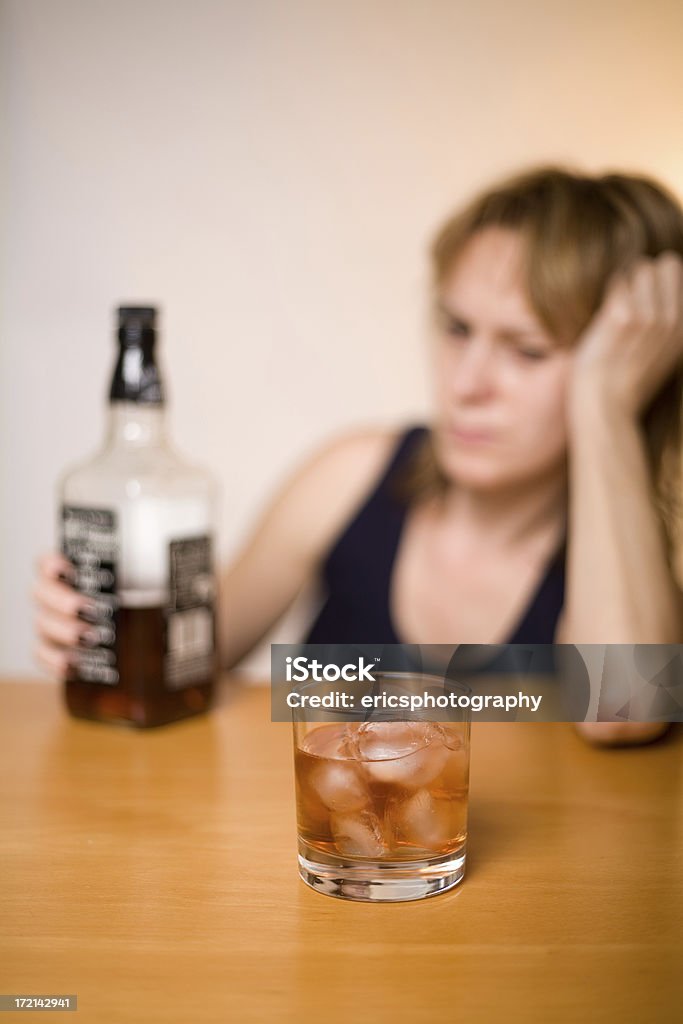 알코올 중독 및 여자대표 - 로열티 프리 35-39세 스톡 사진