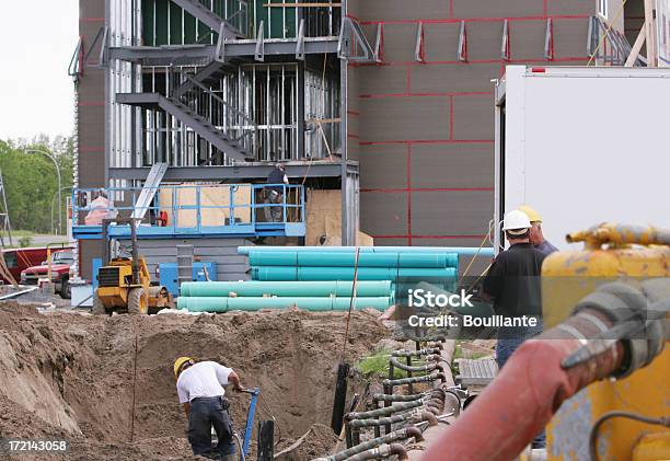 Baustelle Stockfoto und mehr Bilder von Arbeiten - Arbeiten, Arbeiter, Ausrüstung und Geräte