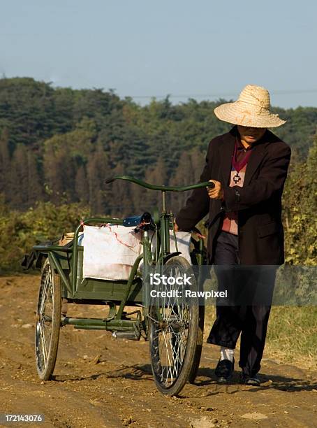 Wiejskich Chiny - zdjęcia stockowe i więcej obrazów Bicykl - Bicykl, Chiny, Krajobraz wiejski