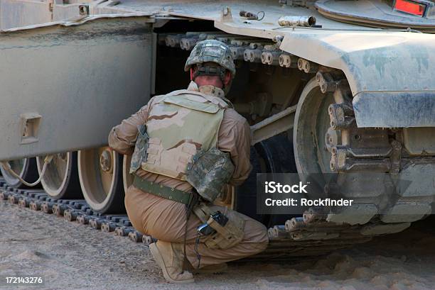 Tanque De Tripulación Foto de stock y más banco de imágenes de Ejército - Ejército, Guerra, Preparación