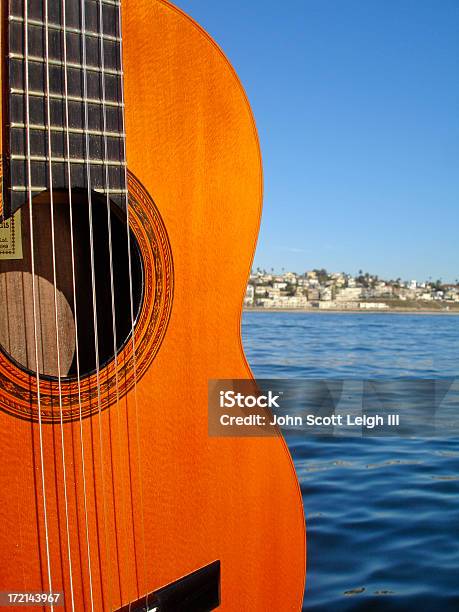 Guitarra Série No Mar - Fotografias de stock e mais imagens de Antiguidade - Antiguidade, Arte, Arte e Artesanato - Arte visual