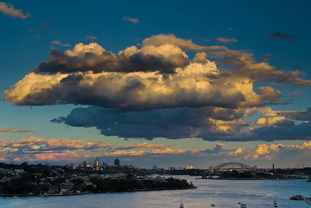 Sydney Harbour nuvole - foto stock