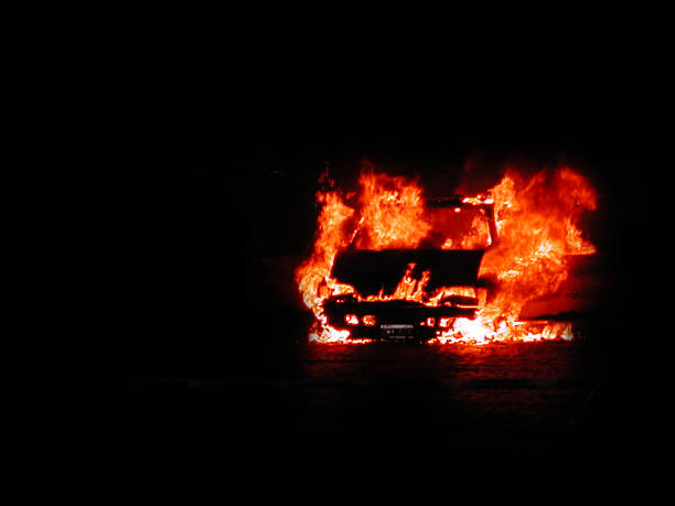 burning de automóviles - foto de stock