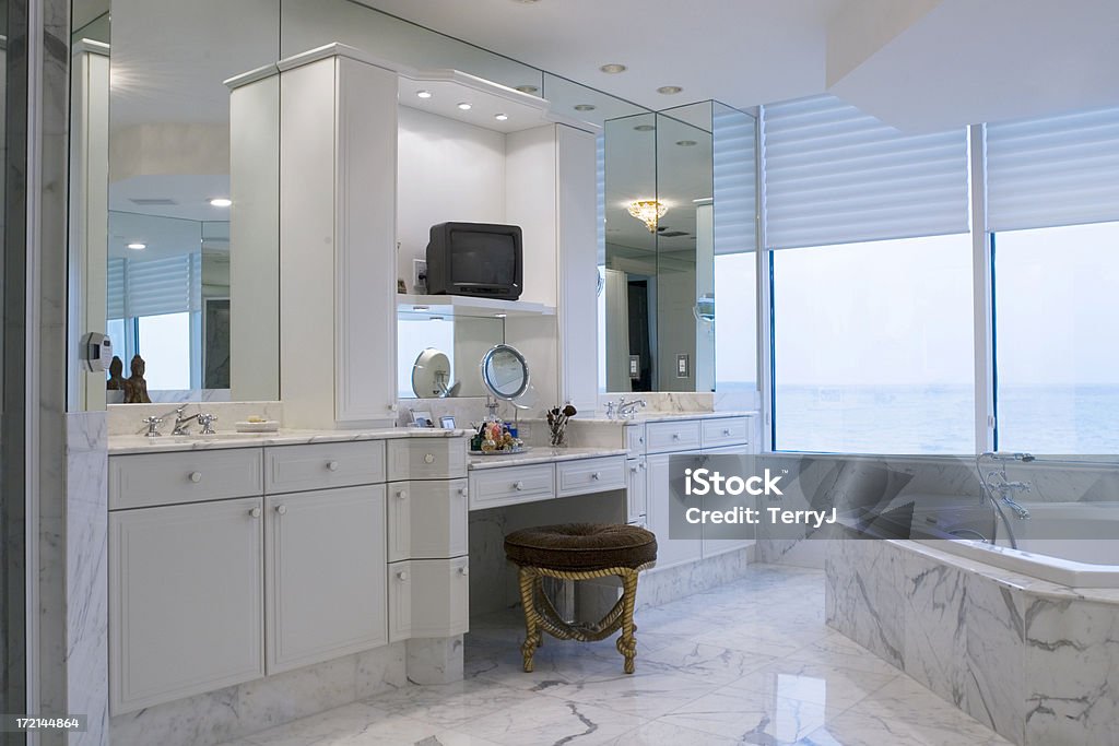 Banheiro principal - Foto de stock de Banheiro de suíte royalty-free