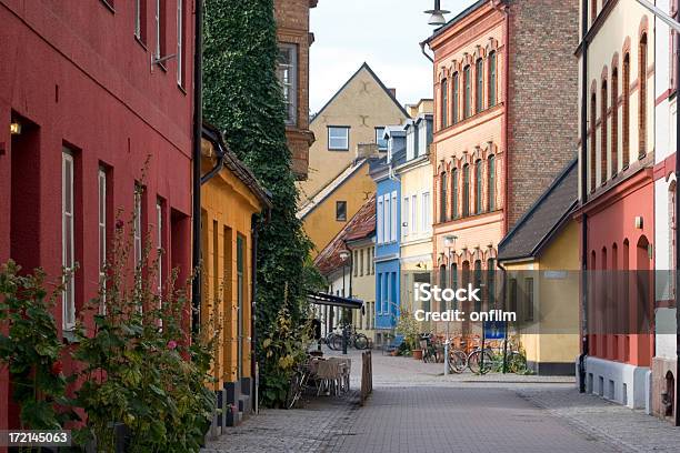 Silencioso Rua Malmö Suécia - Fotografias de stock e mais imagens de Malmo - Malmo, Café - Edifício de Restauração, Cidade