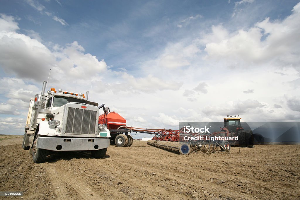 Farm maquinaria em campo - Foto de stock de Semear royalty-free