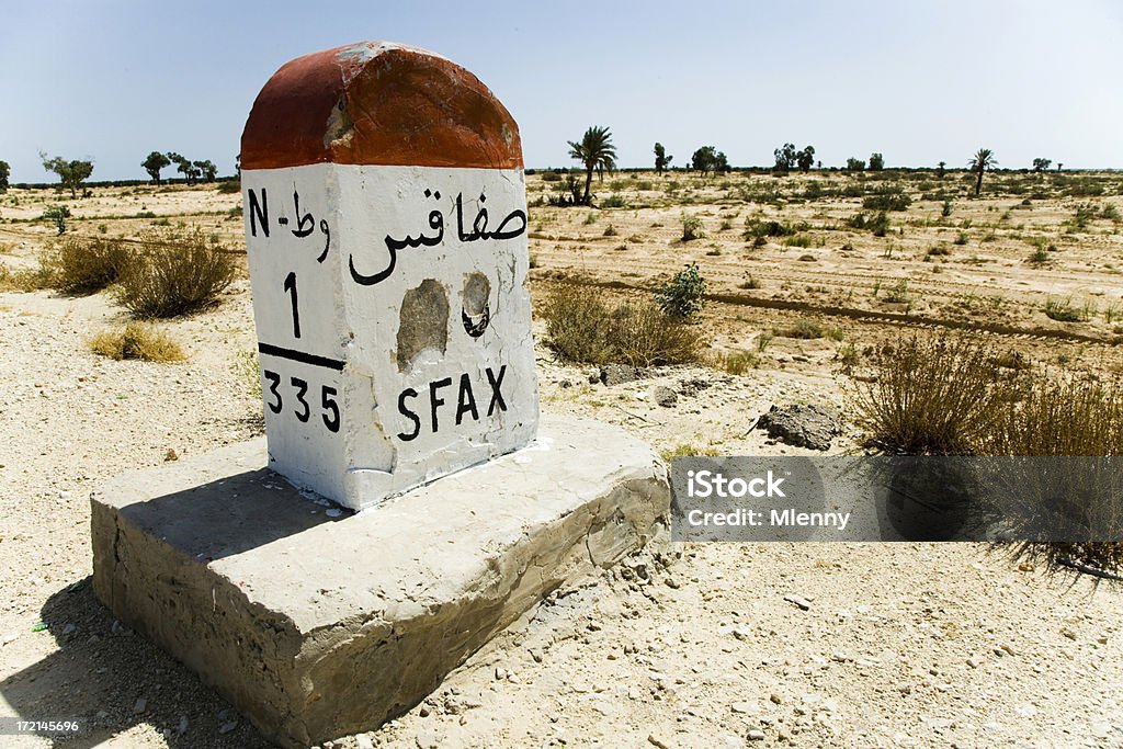 Piedra angular desierto del sáhara - Foto de stock de Abandonado libre de derechos