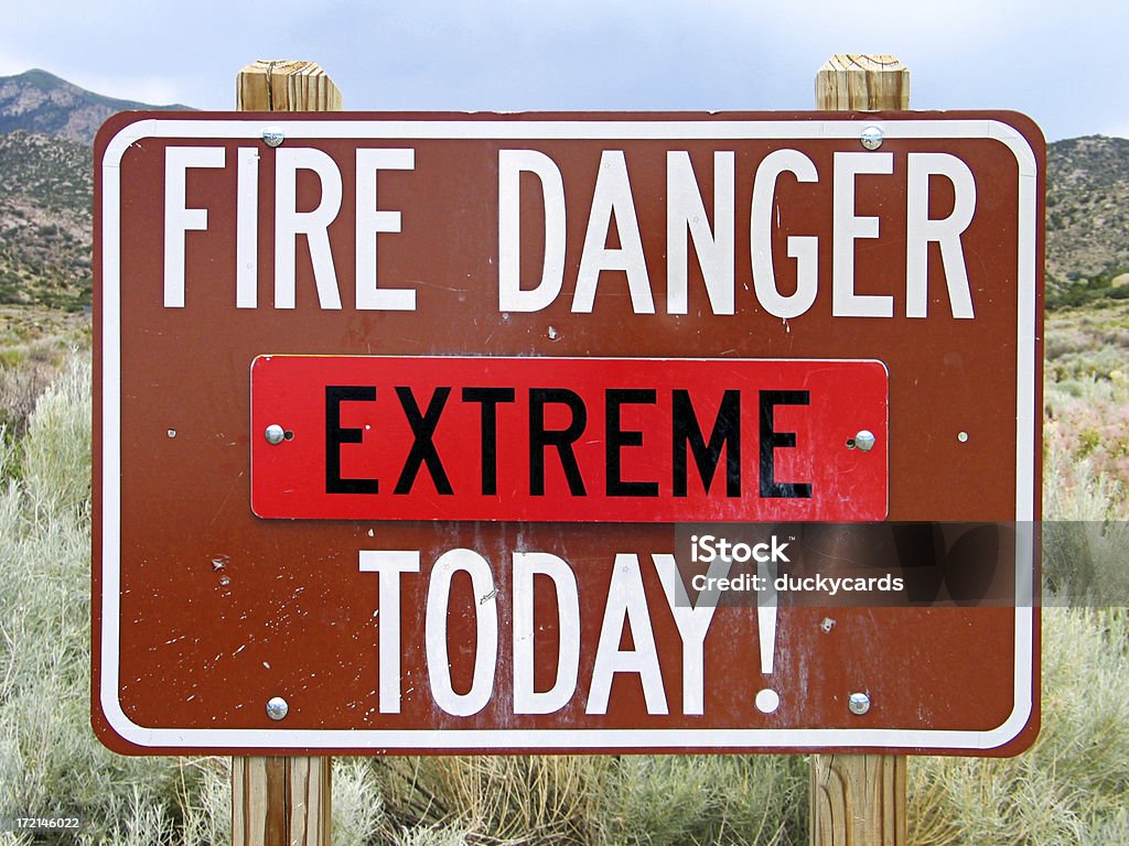 ¡peligro de incendio - Foto de stock de Fuego libre de derechos