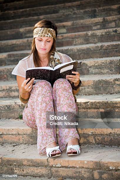 A Leitura - Fotografias de stock e mais imagens de 1960-1969 - 1960-1969, Aluno da Universidade, 1970-1979