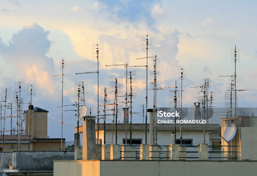 Toit télévision antennas à Rome, en Italie - Photo de Admirer le paysage libre de droits