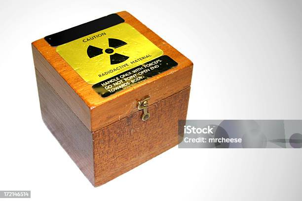 Radioactivo Caja De Foto de stock y más banco de imágenes de Caja - Caja, Señal de advertencia radioactiva, Radiación