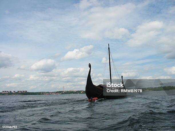 Barco De Vikingos Foto de stock y más banco de imágenes de Agua - Agua, Barco de vela, Barco de vikingos