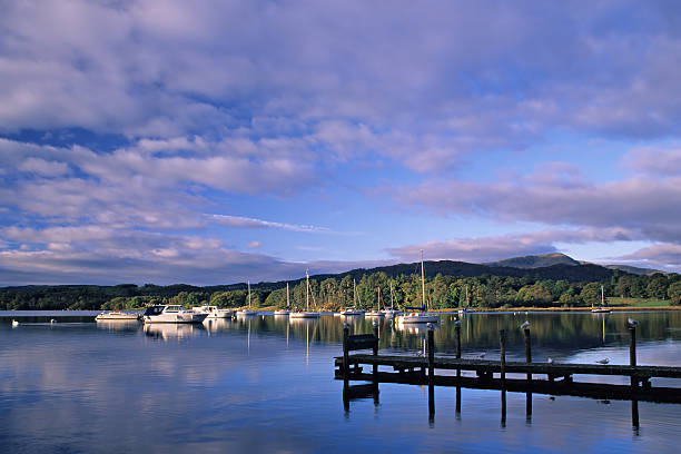 ウィンダミア湖 - ambleside ストックフォトと画像