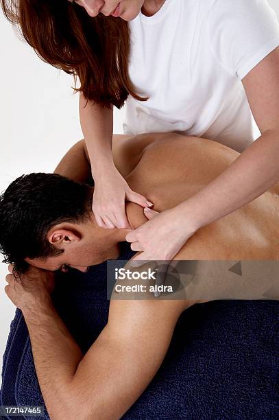 Massagem - Fotografias de stock e mais imagens de Adulto - Adulto, Amimar, Beleza