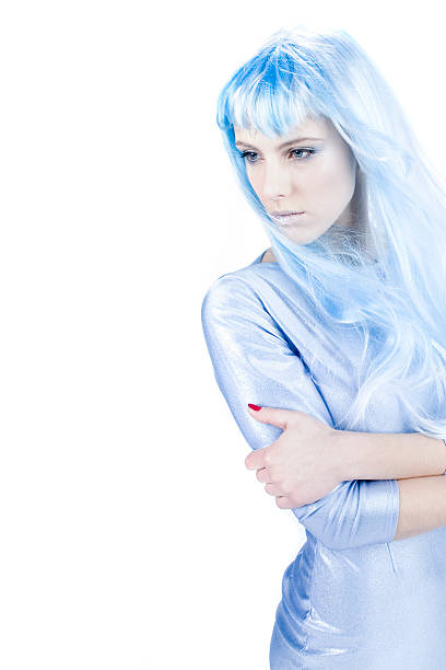 retrato de inverno - blue hair winter women cold - fotografias e filmes do acervo