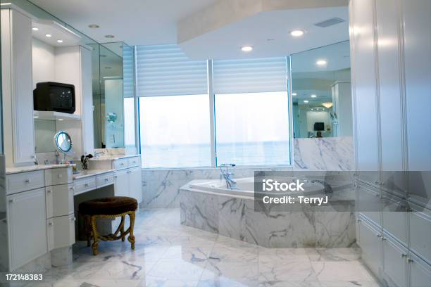 Masterbadezimmer Stockfoto und mehr Bilder von Schlafzimmer-Bad - Schlafzimmer-Bad, Architektur, Badewanne