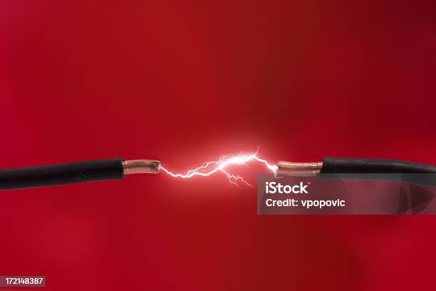 High Voltage Stockfoto und mehr Bilder von Elektrizität - Elektrizität, Funken, Kabel