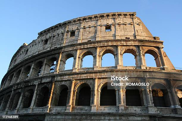 Colosseum Sol Na Noite Roma Itália - Fotografias de stock e mais imagens de Anfiteatro - Anfiteatro, Anoitecer, Antigo