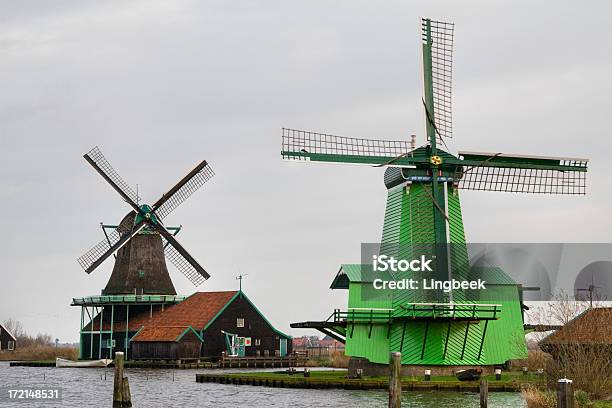 Tinta E Vi Mills Em Zaanse Schans - Fotografias de stock e mais imagens de Admirar a Vista - Admirar a Vista, Ajardinado, Antigo