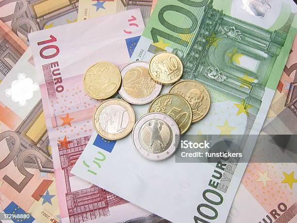 Photo libre de droit de Mélange Euro Argent banque d'images et plus d'images libres de droit de Billet de banque - Billet de banque, Monnaie de l'Union Européenne, Monsieur et Madame tout le monde