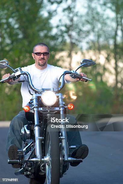 Foto de Motocicleta Homem Em Movimento e mais fotos de stock de Adulto - Adulto, Ciclismo, Cromo - Metal