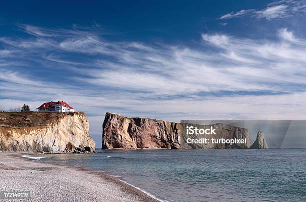 Perce Rock - Fotografie stock e altre immagini di Foro - Foro, Penisola di Gaspè, Acqua