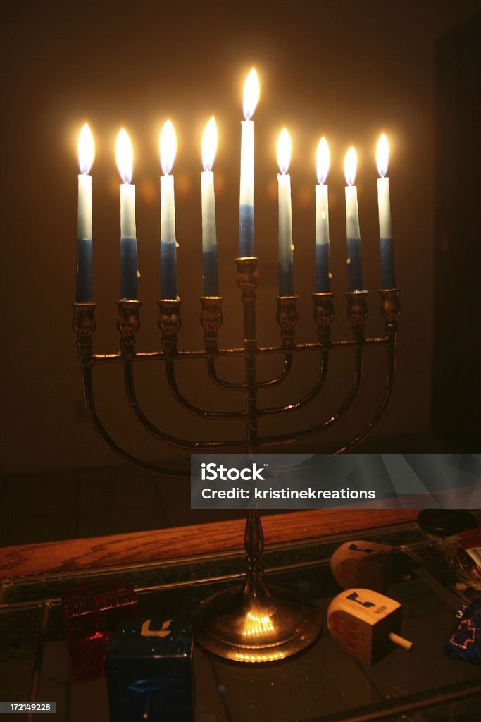 Menorah di Flou - Foto stock royalty-free di Bruciare