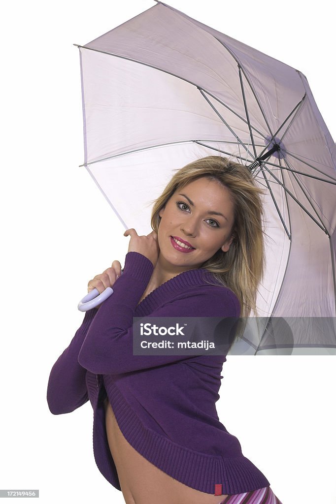 Красивая девушка с зонтиком, улыбается изолированных на белом - Стоковые фото Афиша роялти-фри