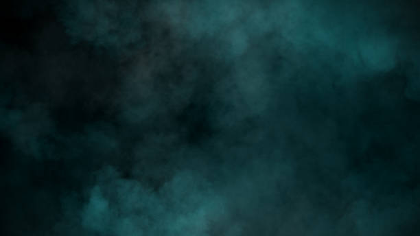 검은 배경에 어둠 속의 신비한 안개 - wispy smoke steam swirl 뉴스 사진 이미지