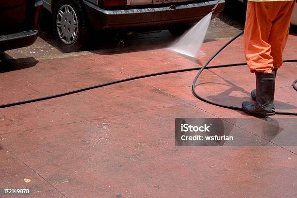 Trabajador Foto de stock y más banco de imágenes de Lavar - Lavar, Acera, Agua