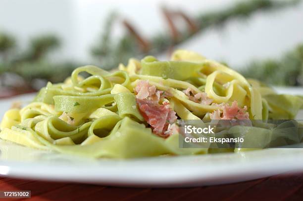 Foto de Tagliatelle Paglia E Fieno Al Presunto Cotto e mais fotos de stock de Amarelo - Amarelo, Bacon, Branco