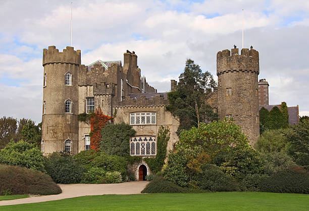 château malahide - dublin ireland photos et images de collection