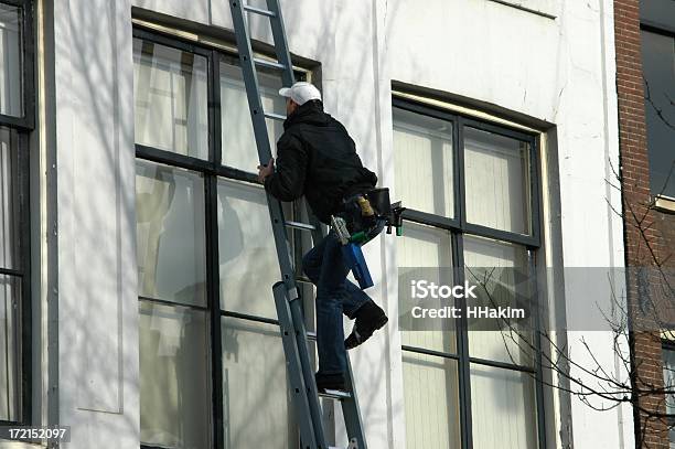 Klettern Leiter Stockfoto und mehr Bilder von Leiter - Leiter, Fensterputzer, Eine Person