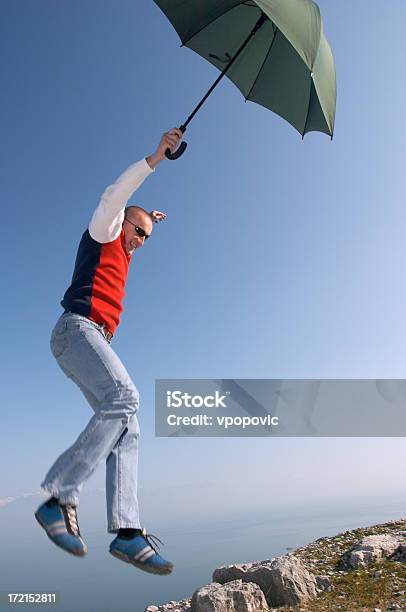 ミスターポピンズ - ジャンプするのストックフォトや画像を多数ご用意 - ジャンプする, 傘, 男性