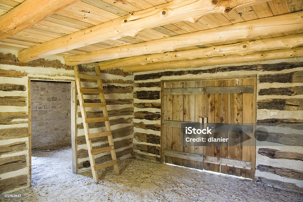 Innenansicht der Blockhütte - Lizenzfrei Holzstamm Stock-Foto