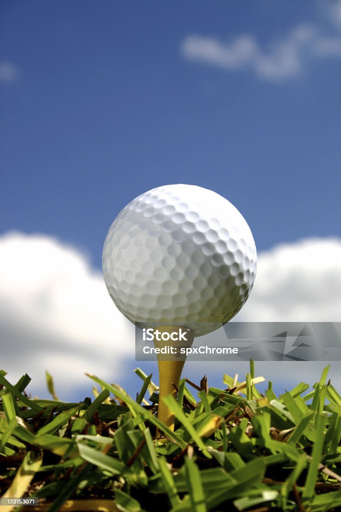 Balle de Golf avec nuages - Photo de Activité de loisirs libre de droits