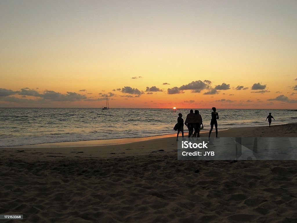 Familly en la playa - Foto de stock de 2-3 años libre de derechos