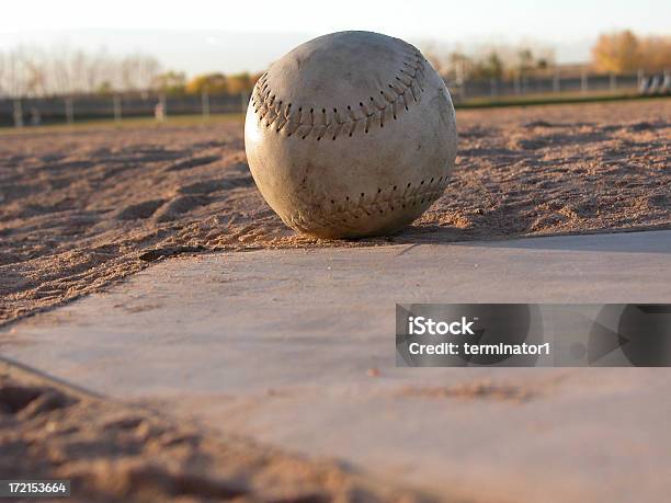 Softball I Homeplate - zdjęcia stockowe i więcej obrazów Ślizgać się - Ślizgać się, Baseball, Baza domowa - sport