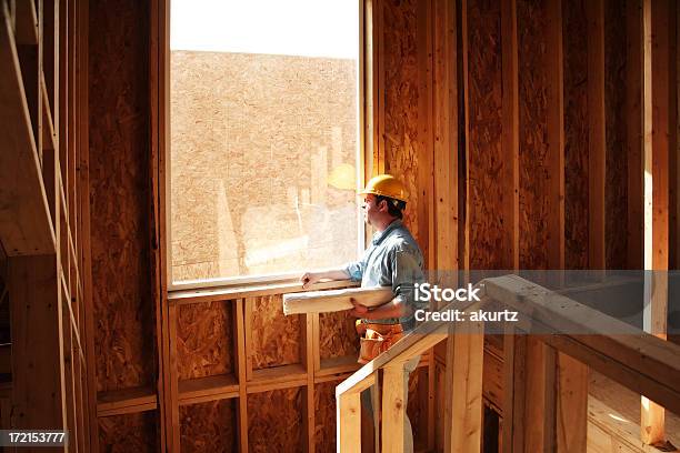 新しいホーム建設作業員 - パーティクルボードのストックフォトや画像を多数ご用意 - パーティクルボード, 建て増し, 窓