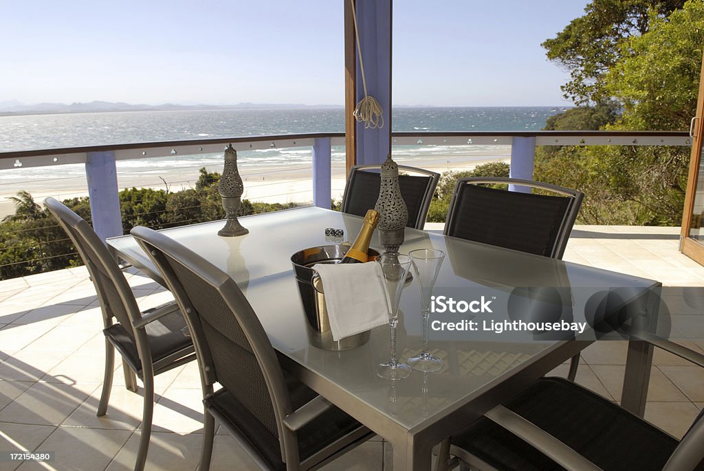 テーブルセッティング、ビーチの眺め - 屋内のロイヤリティフリーストックフォト