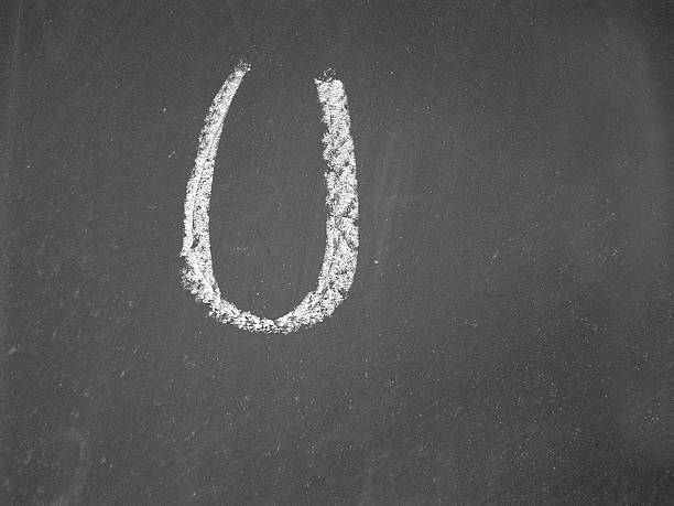 alfabeto-u-chalk - blackboard letter letterform writing - fotografias e filmes do acervo