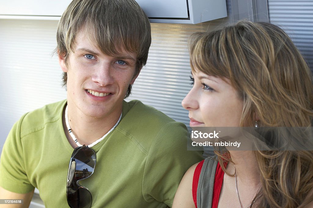 Adolescentes felices - Foto de stock de 16-17 años libre de derechos