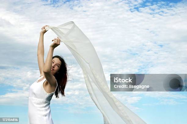 Foto de Brincando Com Um Véu e mais fotos de stock de Adulto - Adulto, Azul, Branco