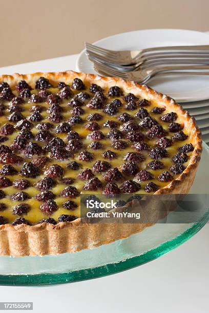 Blackberry Tarta Z Sosem Custard Vt - zdjęcia stockowe i więcej obrazów Chrupkie ciasto - Chrupkie ciasto, Ciastko, Ciasto francuskie - Ciastko