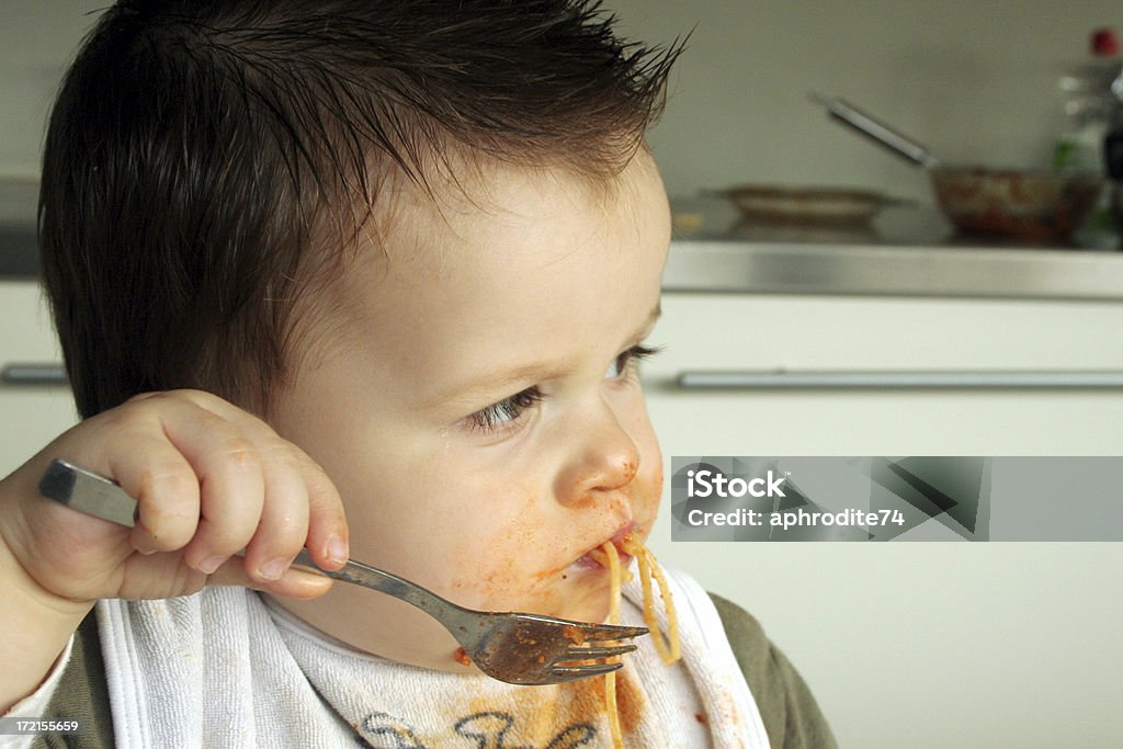 spaghetti ragazzo - Foto stock royalty-free di Caos