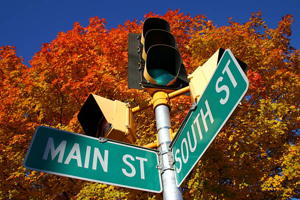 秋のメインストリート - street name sign ストックフォトと画像
